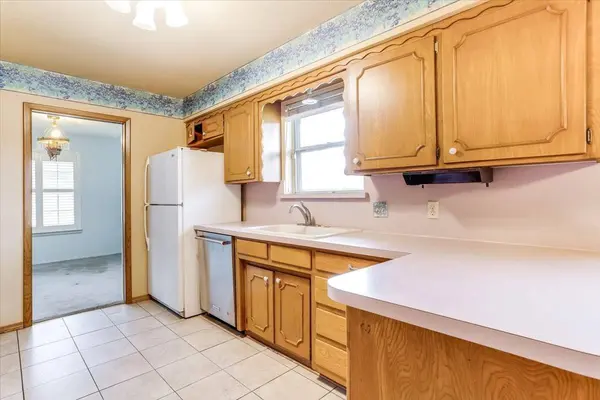 1706 Stagecoach DR, Pantego, TX 76013