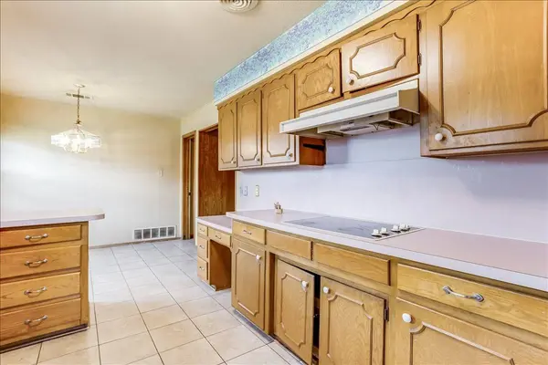 1706 Stagecoach DR, Pantego, TX 76013