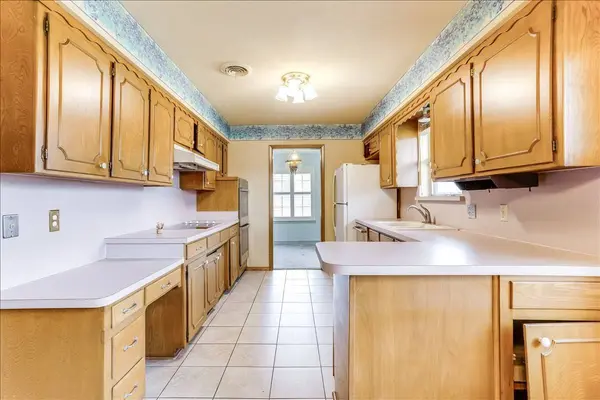 1706 Stagecoach DR, Pantego, TX 76013