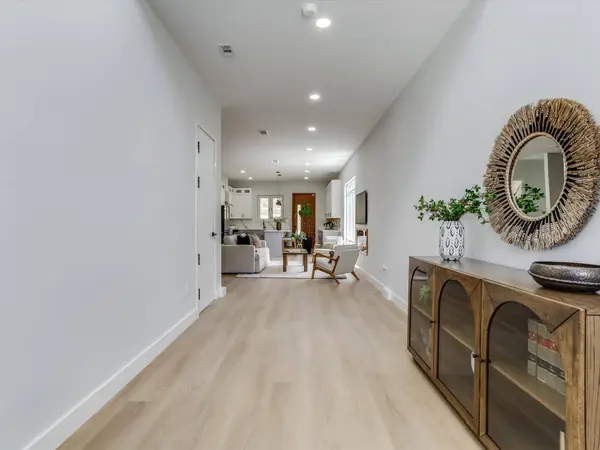 816 Premier Pkwy, Grand Prairie, TX 75051