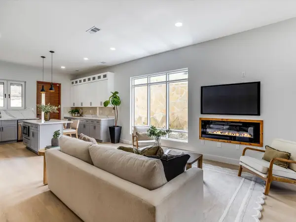 816 Premier Pkwy, Grand Prairie, TX 75051