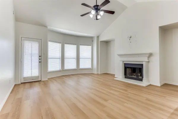 610 Crockett DR, Lavon, TX 75166