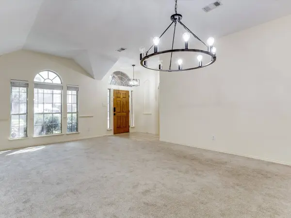 8304 Whippoorwill DR, Fort Worth, TX 76123