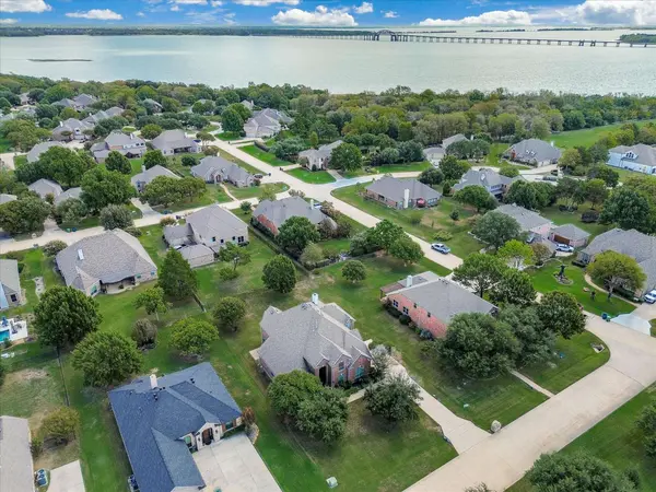 1131 Durango CIR, Shady Shores, TX 76208