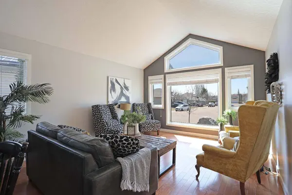 75 Parkland Close E, Brooks, AB T1R 0M2