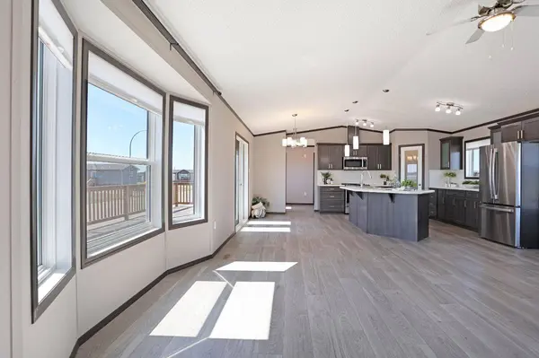3 Meadowplace MNR E, Brooks, AB T1R0W9
