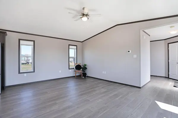 3 Meadowplace MNR E, Brooks, AB T1R0W9