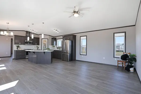 3 Meadowplace MNR E, Brooks, AB T1R0W9