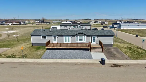 3 Meadowplace MNR E, Brooks, AB T1R0W9