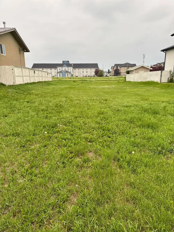 132 Upland AVE W, Brooks, AB T1R1M9