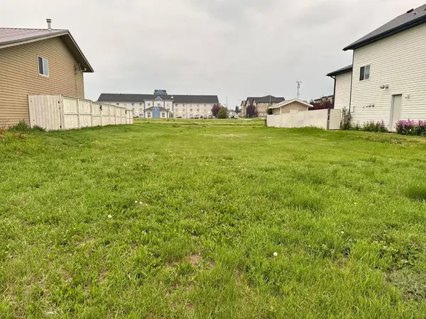 132 Upland AVE W, Brooks, AB T1R1M9