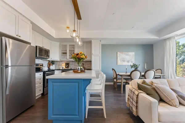 145 Long Branch AVE #6, Toronto W06, ON M8W 0A9
