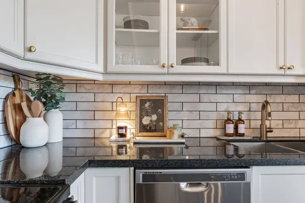 145 Long Branch AVE #6, Toronto W06, ON M8W 0A9
