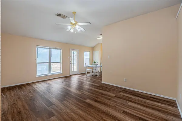 1214 Embercrest DR, Midlothian, TX 76065
