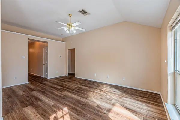 1214 Embercrest DR, Midlothian, TX 76065