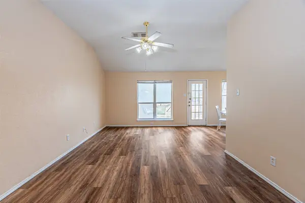 1214 Embercrest DR, Midlothian, TX 76065