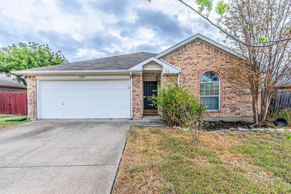 1214 Embercrest DR, Midlothian, TX 76065