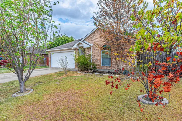1214 Embercrest DR, Midlothian, TX 76065