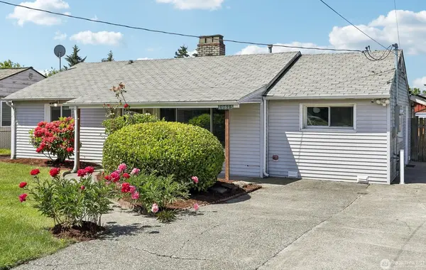 feature image of What $500k Gets You In Seattle vs. Mesa, AZ