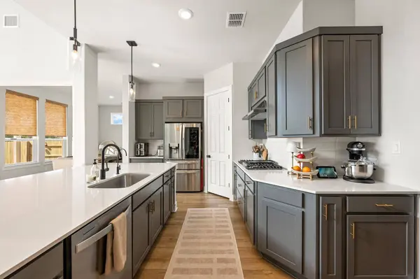 360 Crescent Moon CT, Dripping Springs, TX 78620