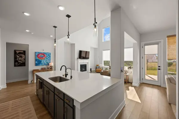360 Crescent Moon CT, Dripping Springs, TX 78620
