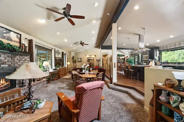 2 Glen Oaks DR, Prescott, AZ 86305