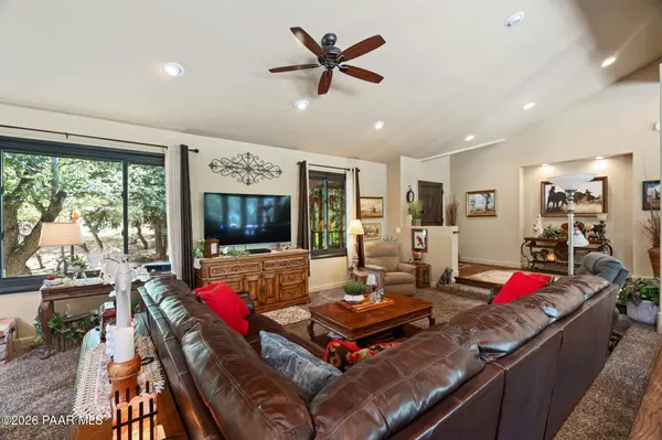 2 Glen Oaks DR, Prescott, AZ 86305