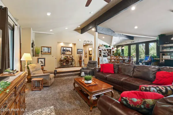2 Glen Oaks DR, Prescott, AZ 86305