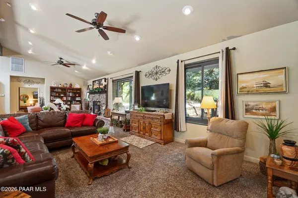 2 Glen Oaks DR, Prescott, AZ 86305