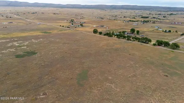 26000 N Champagne LN, Paulden, AZ 86334