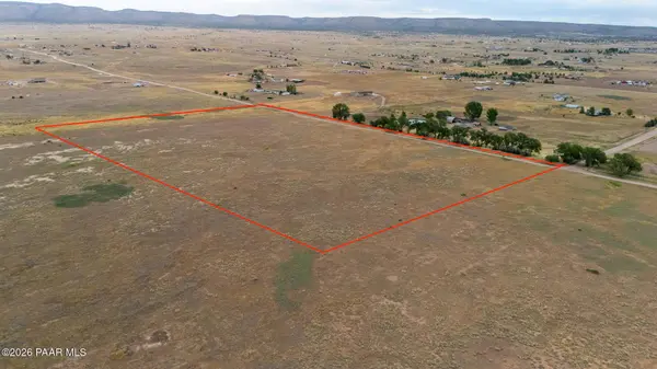 26000 N Champagne LN, Paulden, AZ 86334