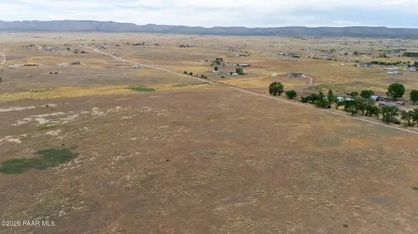 26000 N Champagne LN, Paulden, AZ 86334
