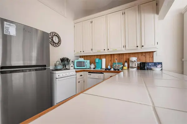 2245 BAHIA VISTA ST, Sarasota, FL 34239