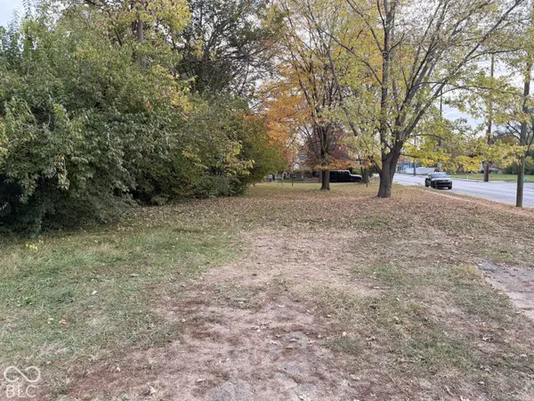 2202 Carrollton AVE, Indianapolis, IN 46205