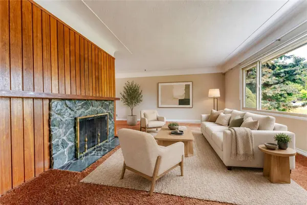 3278 Henderson Rd, Oak Bay, BC V8P 5A6