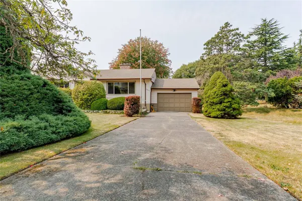 3278 Henderson Rd, Oak Bay, BC V8P 5A6