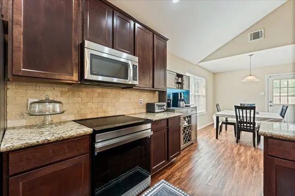407 Corydon DR, Houston, TX 77336
