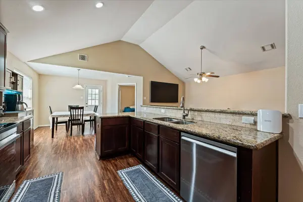 407 Corydon DR, Houston, TX 77336