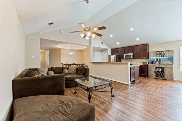 407 Corydon DR, Houston, TX 77336