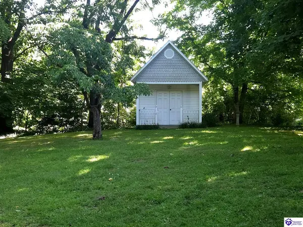 205 W Chestnut Street, Leitchfield, KY 42754