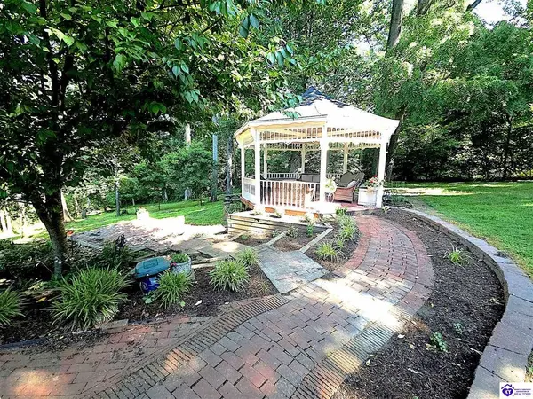 205 W Chestnut Street, Leitchfield, KY 42754
