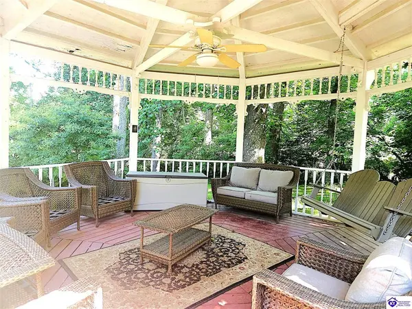 205 W Chestnut Street, Leitchfield, KY 42754
