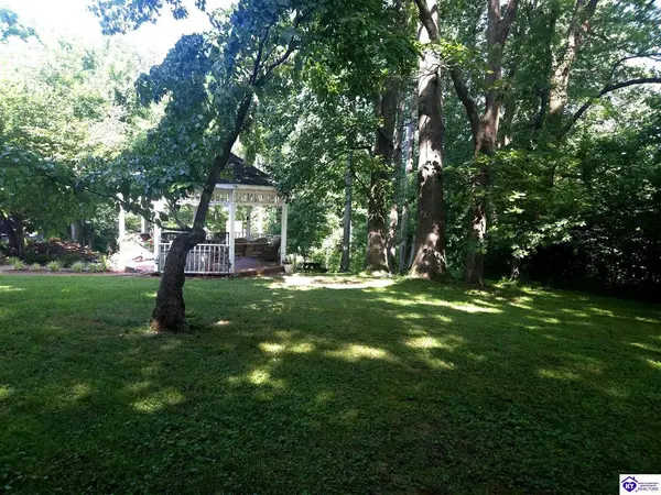 205 W Chestnut Street, Leitchfield, KY 42754