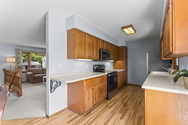 2162 Maple LN E, Saint Paul, MN 55109