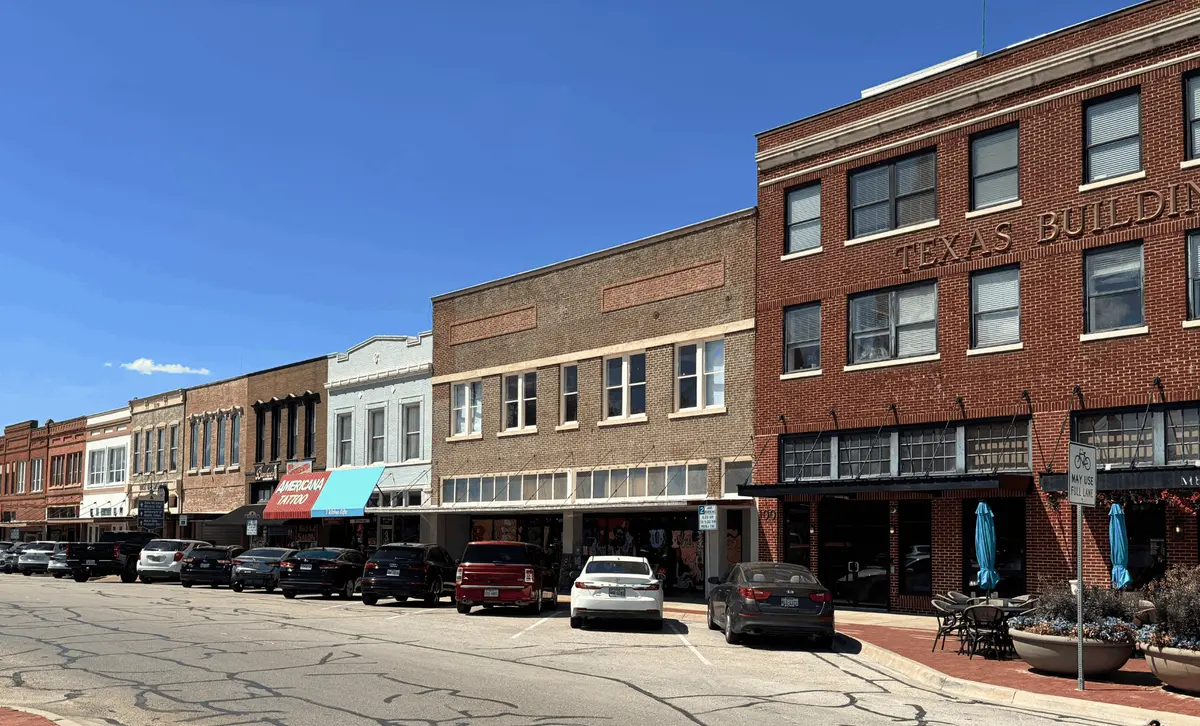 Oak Street - Denton Downtown Square