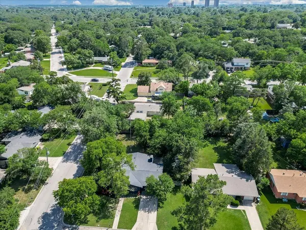 feature image of Get to Know Idiot's Hill in Denton