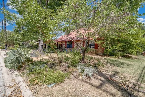 2105 Emerson LN, Denton, TX 76209