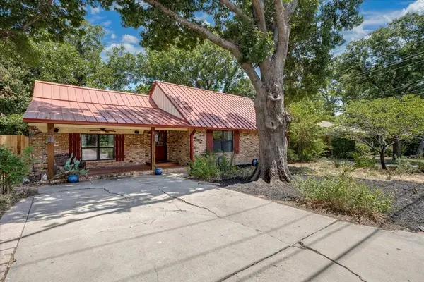 2105 Emerson LN, Denton, TX 76209
