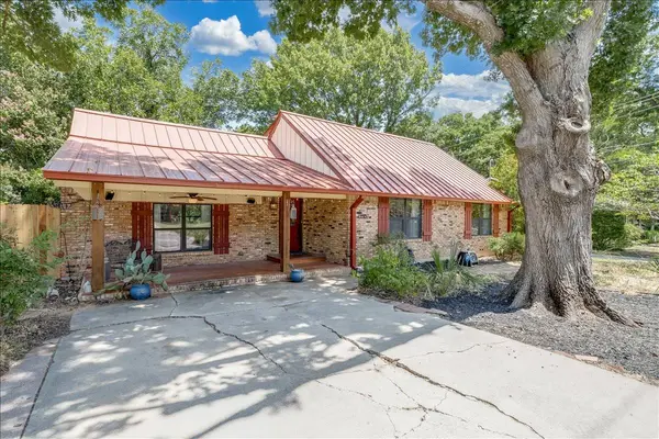 2105 Emerson LN, Denton, TX 76209