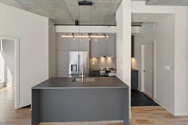 555 Rue de la Commune O. #410, Montréal (ville-marie), QC H3C5X5